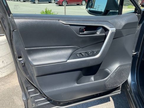 Used 2019 Toyota RAV4 LE w/ All Weather Liner Package AWD/4WD image 28