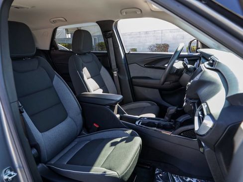 Used 2023 Chevrolet TrailBlazer LT FWD image 20