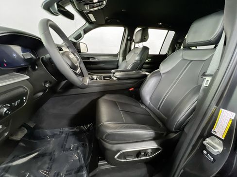 Used 2022 Jeep Wagoneer Series III w/ Flexible Seating Group image 22