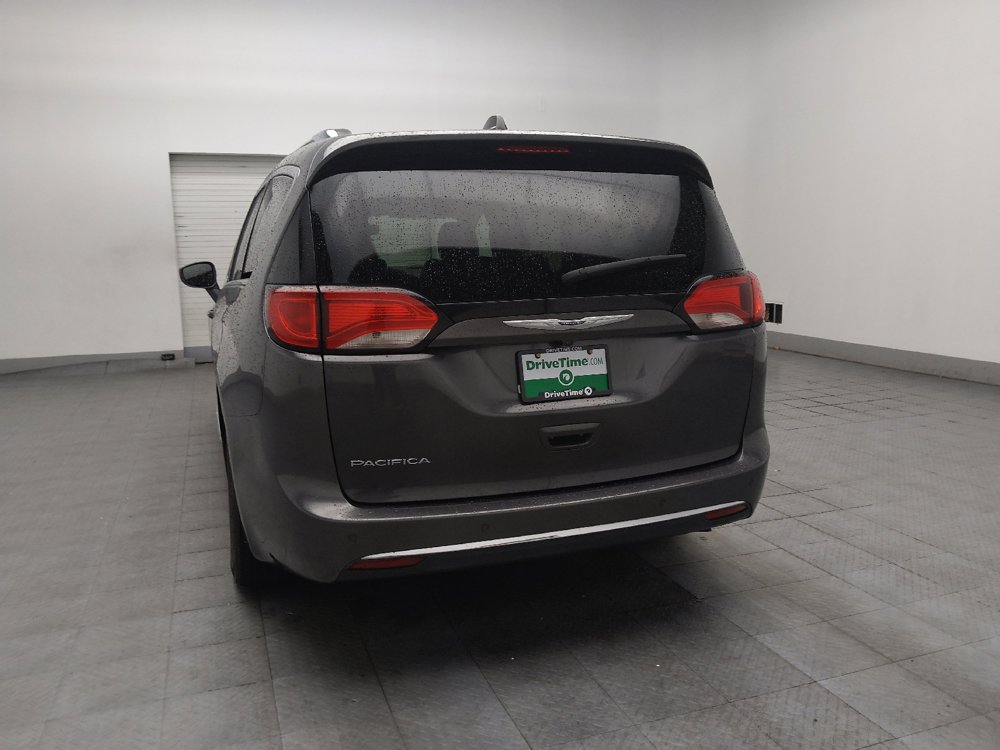 Used 2020 Chrysler Pacifica Touring-L FWD image 6