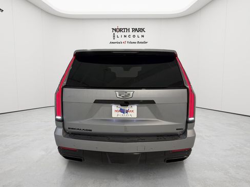 Used 2025 Cadillac Escalade ESV Sport Platinum w/ LPO, ONYX Package AWD/4WD image 4
