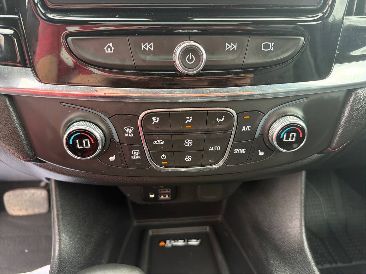 Used 2023 Chevrolet Traverse RS w/ LPO, Floor Liner Package AWD/4WD image 29