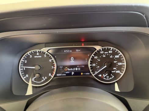 Used 2024 Nissan Pathfinder S image 12