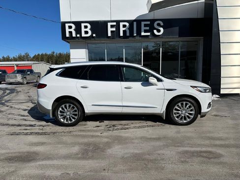 Used 2021 Buick Enclave Premium w/ Sun and Sites Package image 4