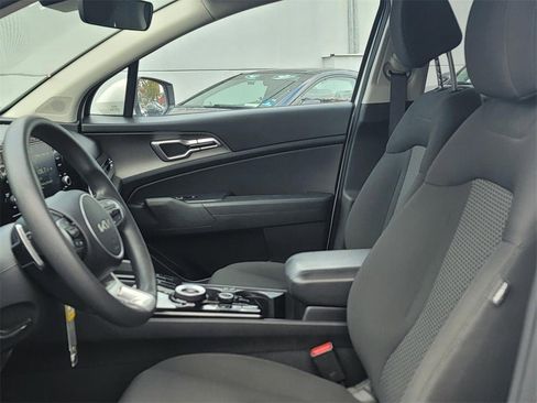 Used 2024 Kia Sportage LX image 10