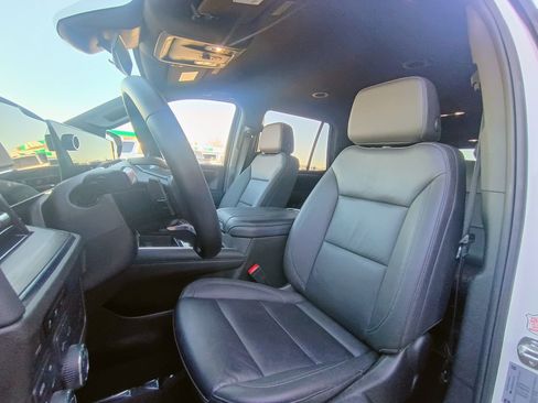 Used 2025 Chevrolet Tahoe LT image 12