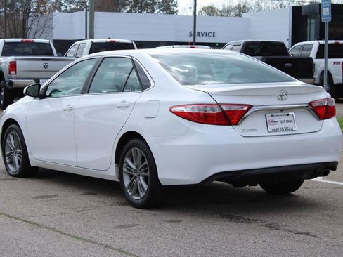 Used 2016 Toyota Camry SE image 6