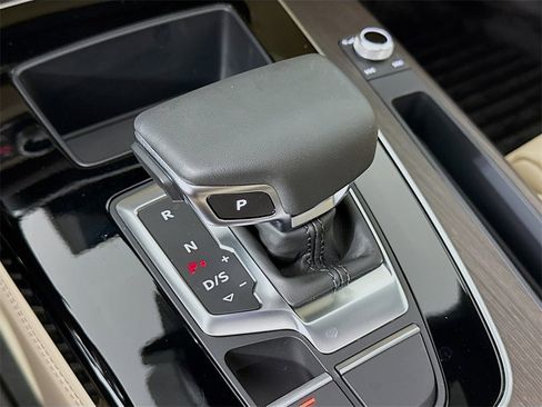 Used 2024 Audi Q5 e Premium Plus image 18