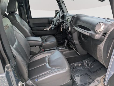 Used 2018 Jeep Wrangler Rubicon w/ Dual Top Group AWD/4WD image 10