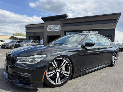 Used 2018 BMW 750i RWD image 1