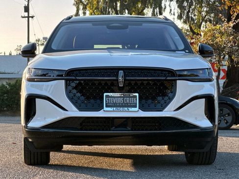 New 2026 Lincoln Nautilus Reserve image 3