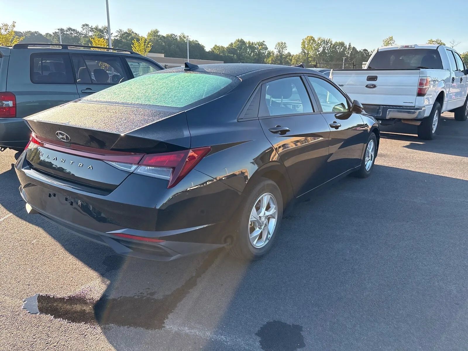 Used 2023 Hyundai Elantra SE w/ Preferred Accessory Package FWD image 2