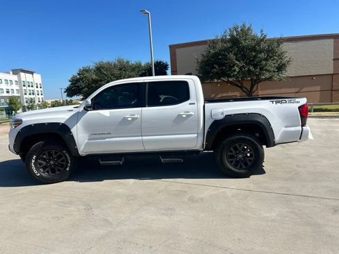 Used 2020 Toyota Tacoma SR5 w/ Technology Package AWD/4WD image 8