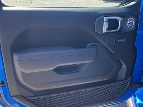 New 2025 Jeep Gladiator Willys image 12