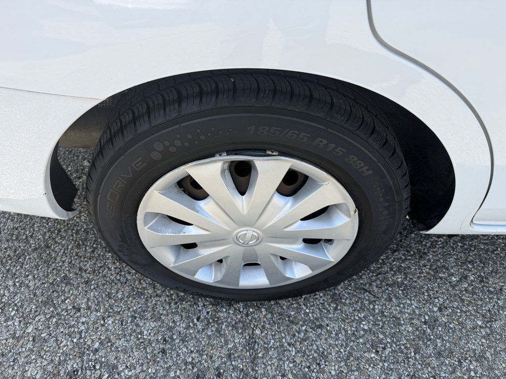 Used 2016 Nissan Versa SV FWD image 8