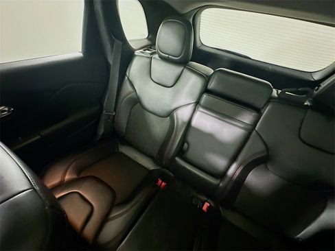 Used 2019 Jeep Cherokee Trailhawk w/ Comfort/Convenience Group image 12