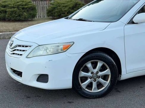 Used 2011 Toyota Camry LE image 3