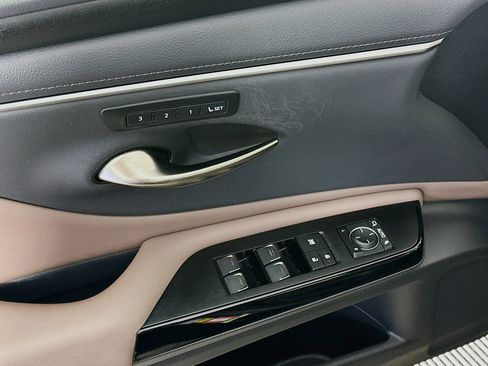 Used 2025 Lexus ES 350 w/ Premium Package image 15