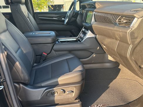 Used 2024 GMC Yukon XL Denali RWD image 27