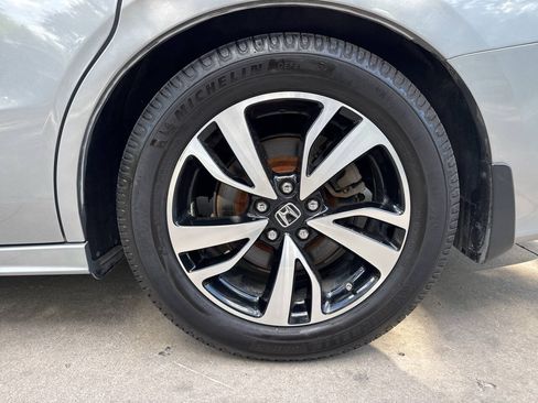 Used 2019 Honda Odyssey Elite image 5