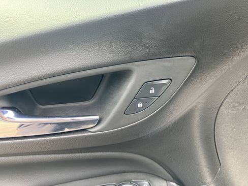 Used 2024 Chevrolet Equinox LT FWD image 23