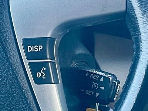 Used 2012 Toyota Highlander SE image 17