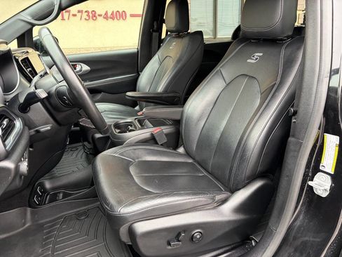 Used 2019 Chrysler Pacifica Touring-L w/ Advanced Safetytec Group image 9