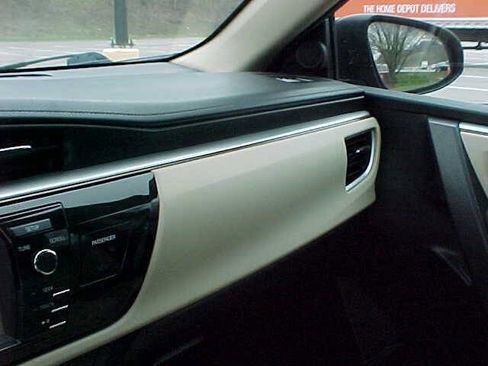 Used 2015 Toyota Corolla LE image 20