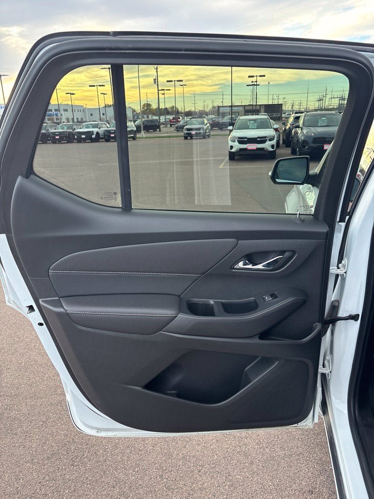 Used 2022 Chevrolet Traverse Premier AWD/4WD image 27