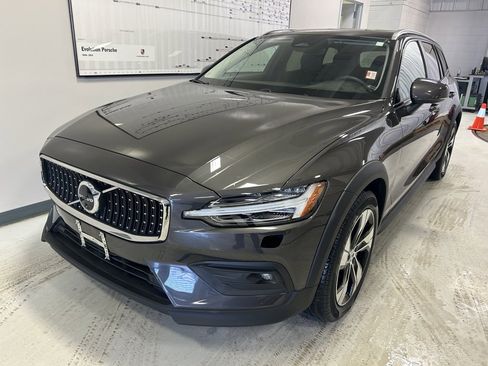 Used 2023 Volvo V60 B5 Cross Country Plus w/ Climate Package image 23