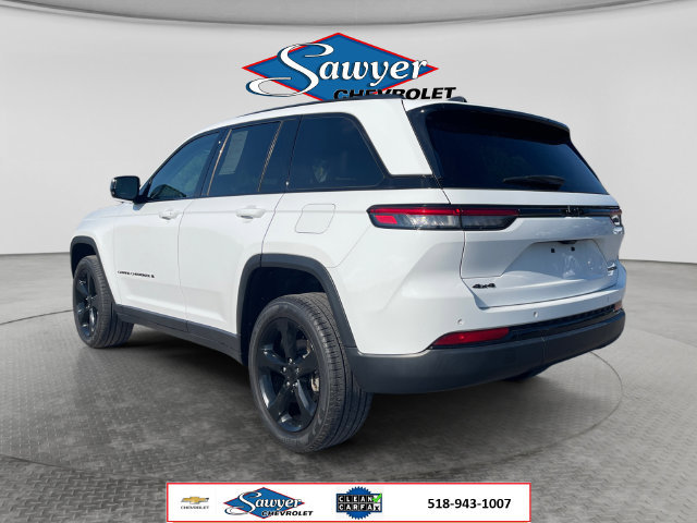 Used 2023 Jeep Grand Cherokee Limited w/ Black Appearance Package AWD/4WD image 3