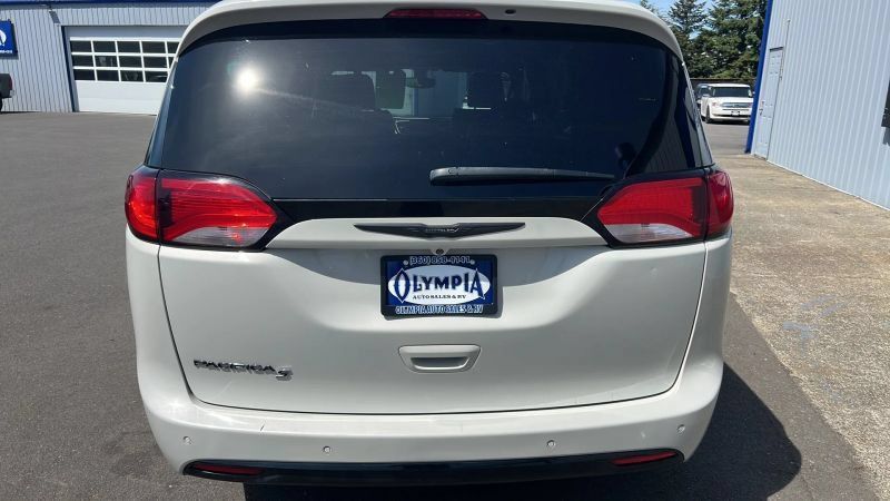 Used 2019 Chrysler Pacifica Touring-L w/ S Appearance Package FWD image 10