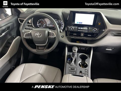 Certified 2026 Toyota Highlander XLE AWD/4WD image 2
