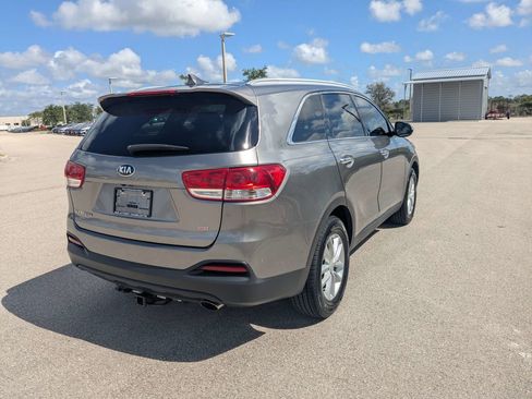 Used 2018 Kia Sorento FWD image 5
