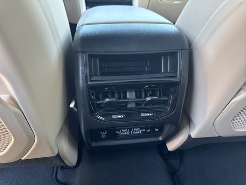 Used 2023 Jeep Grand Cherokee Limited AWD/4WD image 25