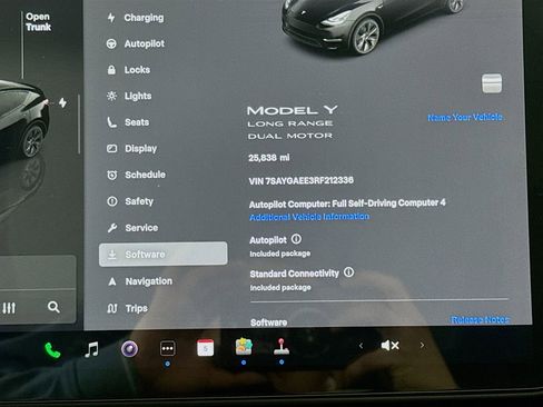 Used 2024 Tesla Model Y Long Range image 11