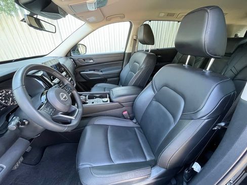 Used 2025 Nissan Pathfinder SL AWD/4WD image 23