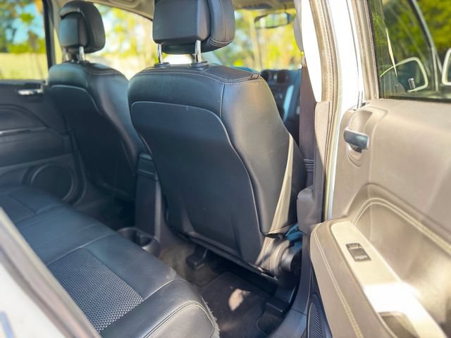 Used 2017 Jeep Compass Latitude FWD image 31