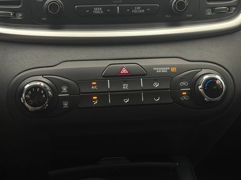 Used 2017 Kia Sorento FWD image 23