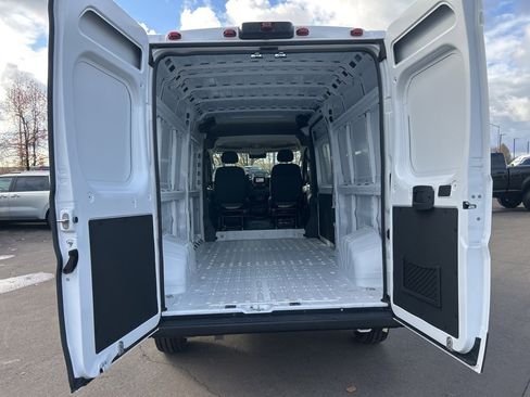 Used 2025 RAM ProMaster 2500 w/ Storage Group image 6