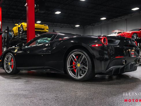 Used 2019 Ferrari 488 Spider RWD image 3