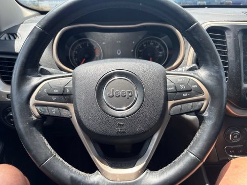 Used 2016 Jeep Cherokee Limited FWD image 2