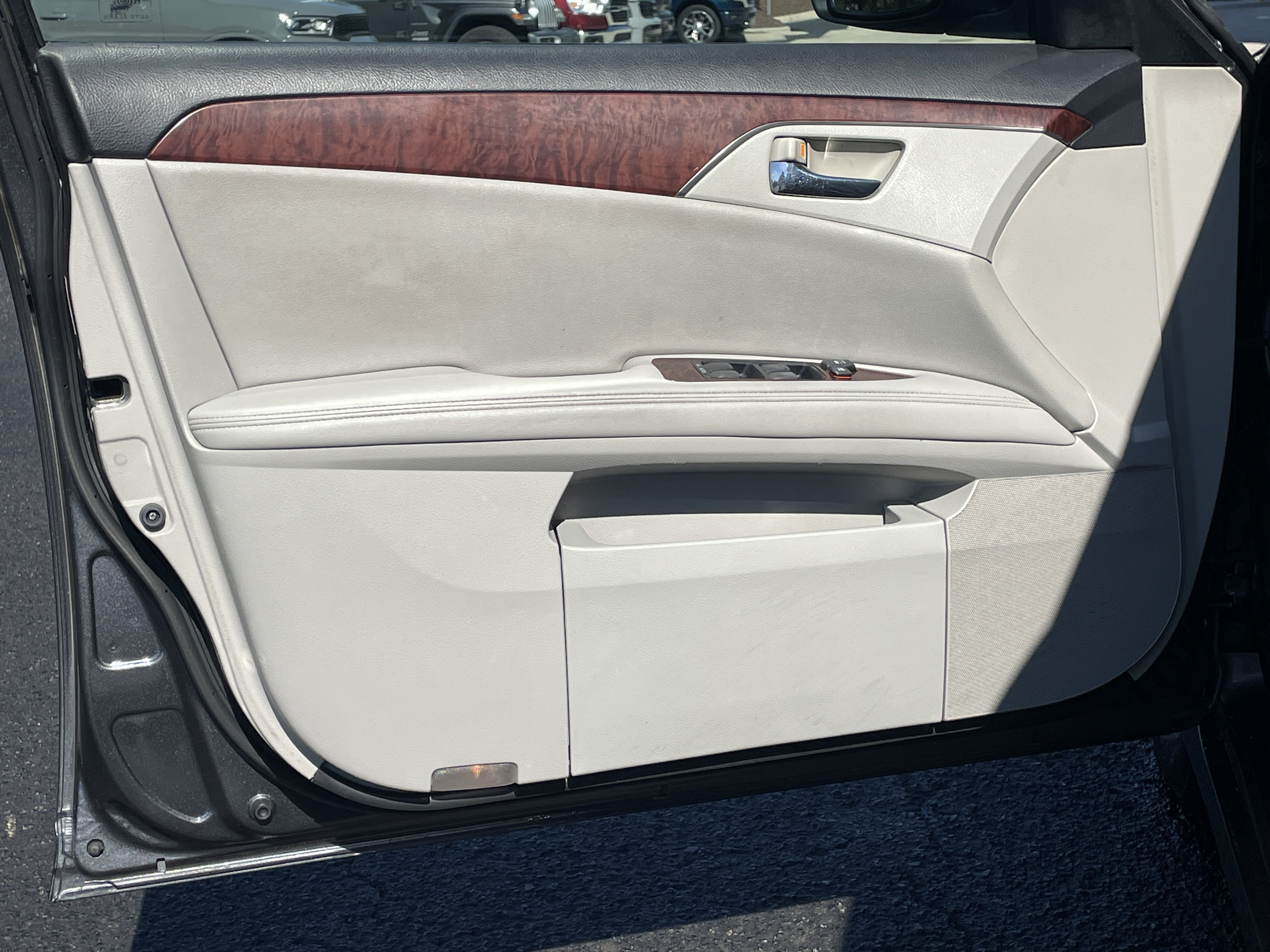 Used 2011 Toyota Avalon FWD image 13