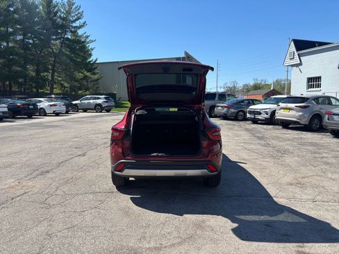 Used 2025 Chevrolet Trax LT image 30