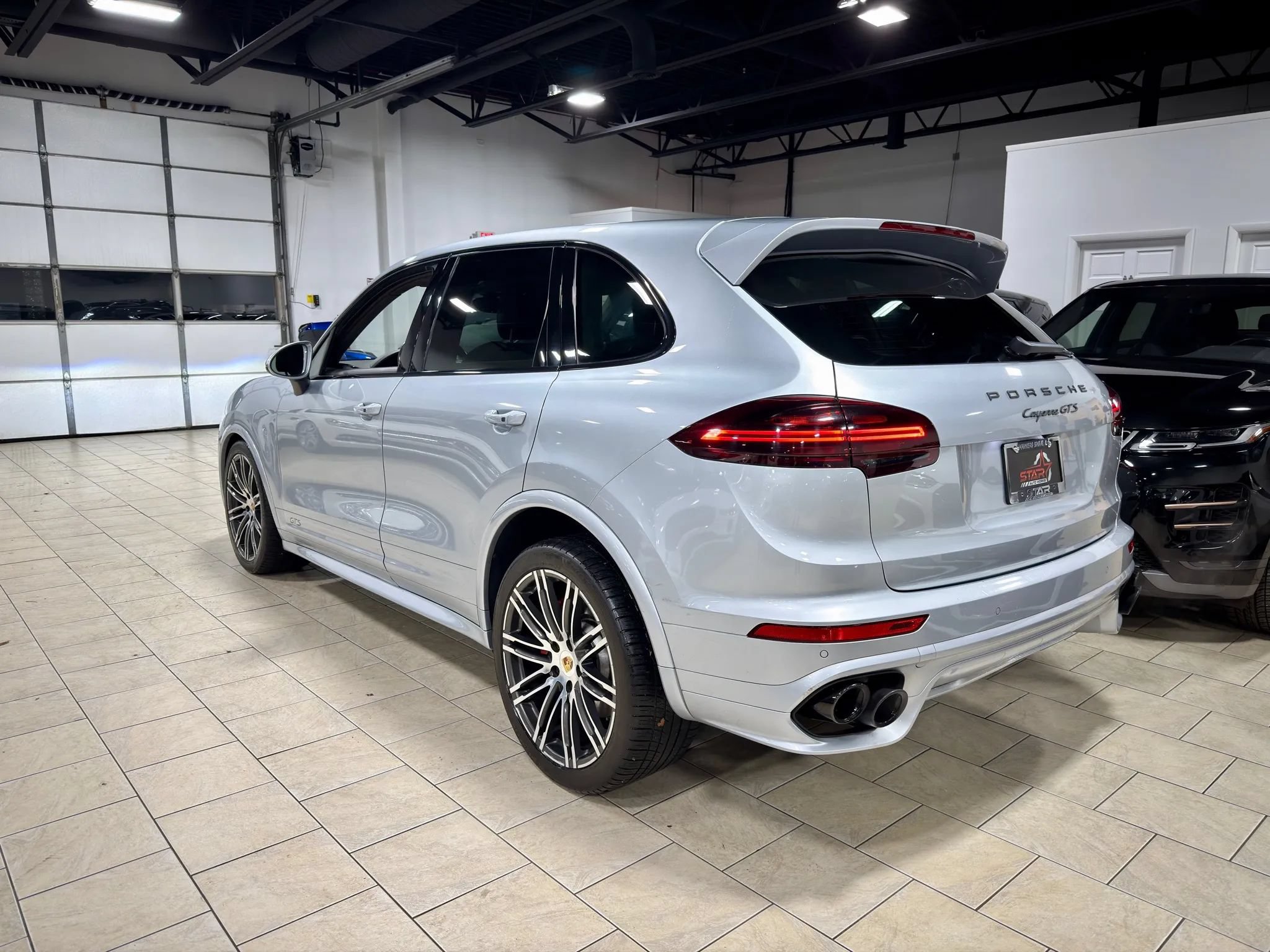 Used 2016 Porsche Cayenne GTS AWD/4WD image 4