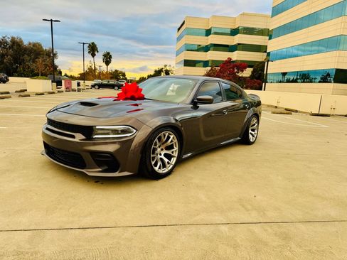 Used 2017 Dodge Charger R/T w/ Driver Confidence Group image 3