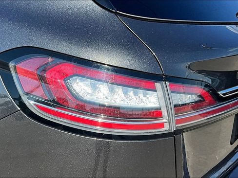 Used 2019 Lincoln Nautilus Reserve FWD image 32