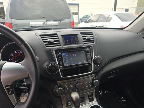 Used 2013 Toyota Highlander SE image 8
