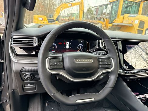 Used 2022 Jeep Wagoneer Series III w/ Premium Group I image 11