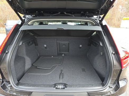 New 2026 Volvo XC40 B5 Plus w/ Climate Package AWD/4WD image 17